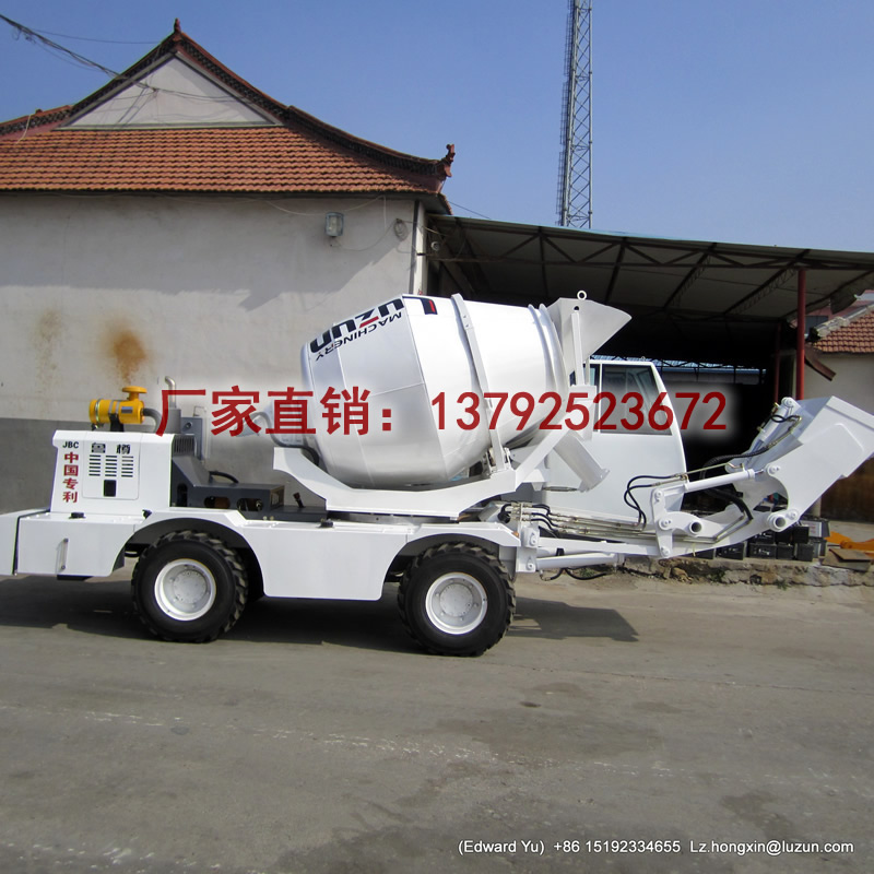 鲁樽4方4方自上料搅拌车视频热销新款  自动上料搅拌车  移动式搅拌机  小型混凝土搅拌车