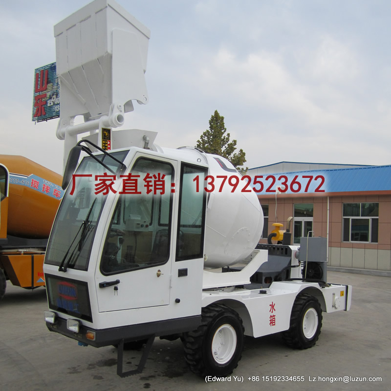 鲁樽2方2方自上料搅拌车视频热销新款  自动上料搅拌车  移动式搅拌机  小型混凝土搅拌车