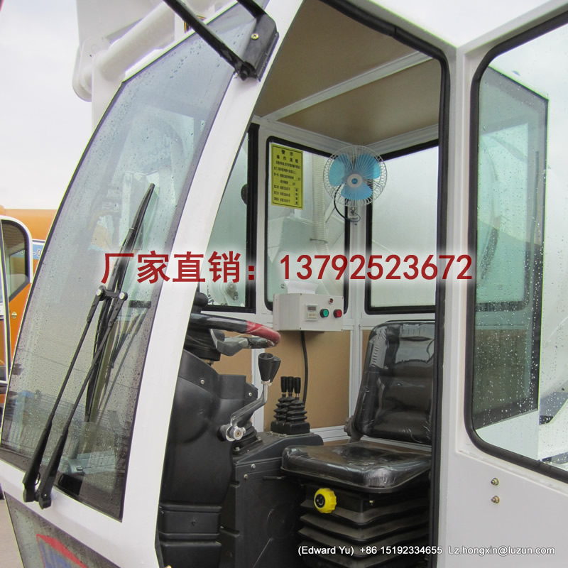 鲁樽4方小型履带水泥搅拌车品牌热销新款  自动上料搅拌车  移动式搅拌机  小型混凝土搅拌车