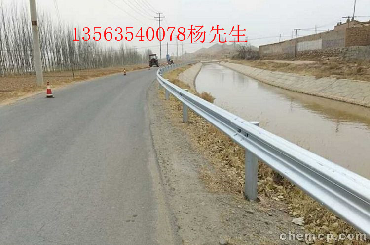 洛阳厂家供应银川 石嘴山 吴忠 固原交通道路波形护栏板&nbsp;&nbsp;防撞护栏&nbsp;&nbsp;安全护栏