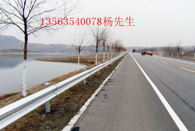 波形护栏板 立柱 防阻块 厂家直供甘肃 质量保证&nbsp;&nbsp;防撞护栏&nbsp;&nbsp;道路护栏