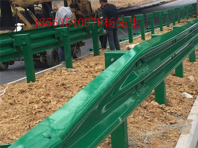 路翔交通设施厂家供应道路护栏板波形护栏防撞护栏&nbsp;&nbsp;安全护栏
