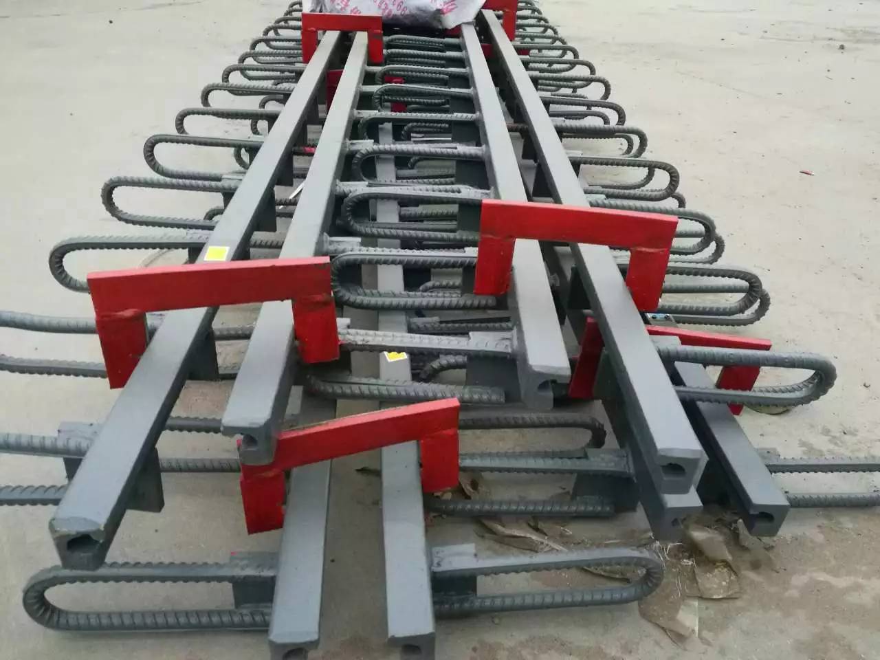 单组式桥梁伸缩缝