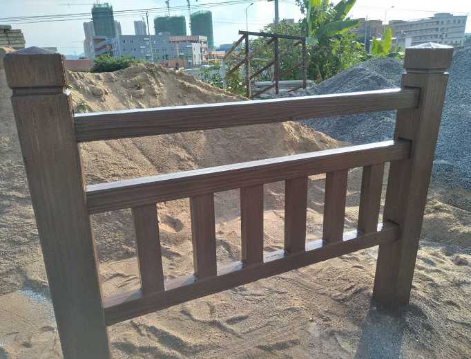 景区仿木栏杆图片大全 池塘扶手树藤护栏施工规范  仿树藤护栏施工规范