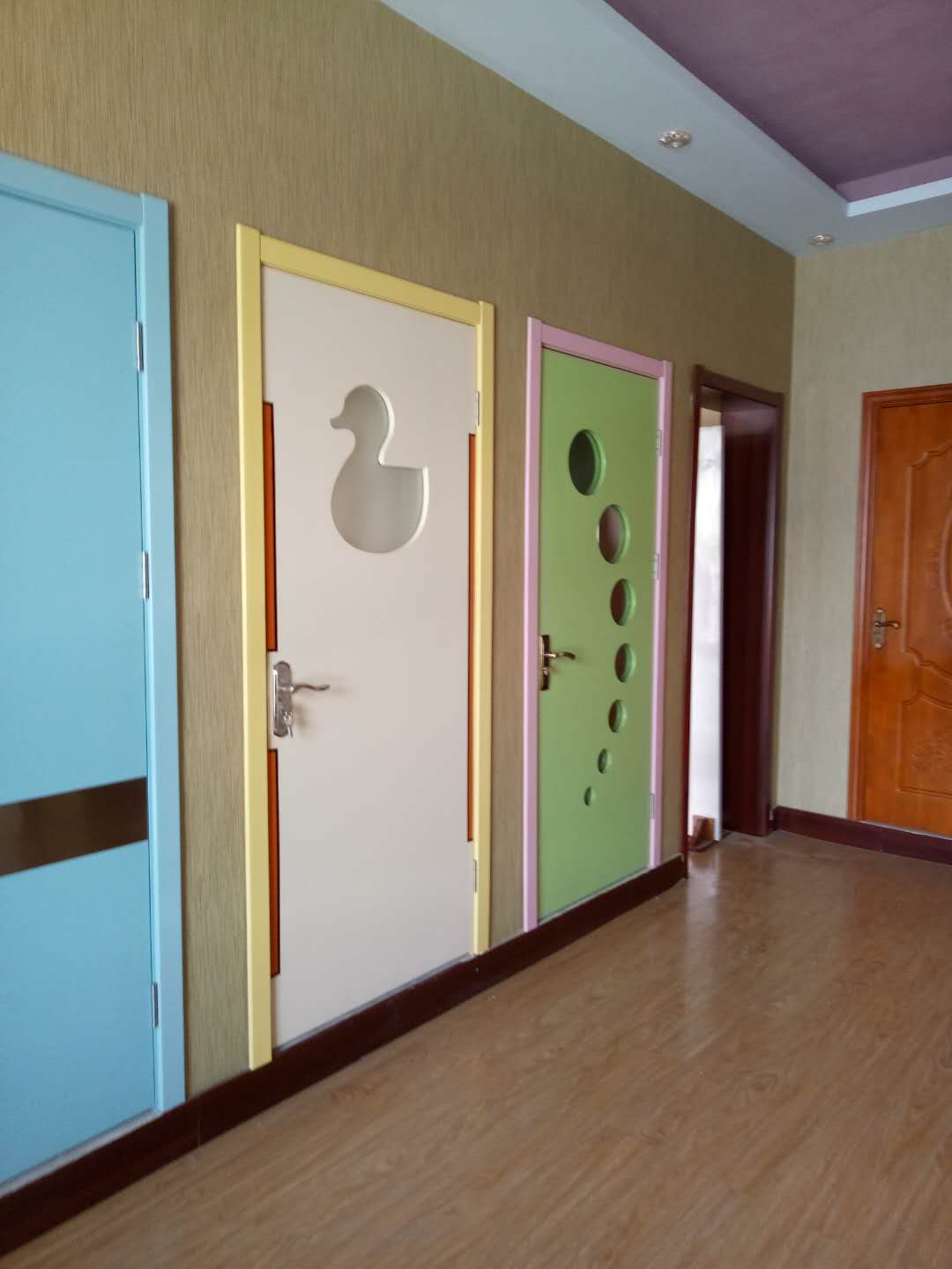 怡立特幼儿园门加工定做欢迎定做广西梧州市  医院专用门  怡立特医院门