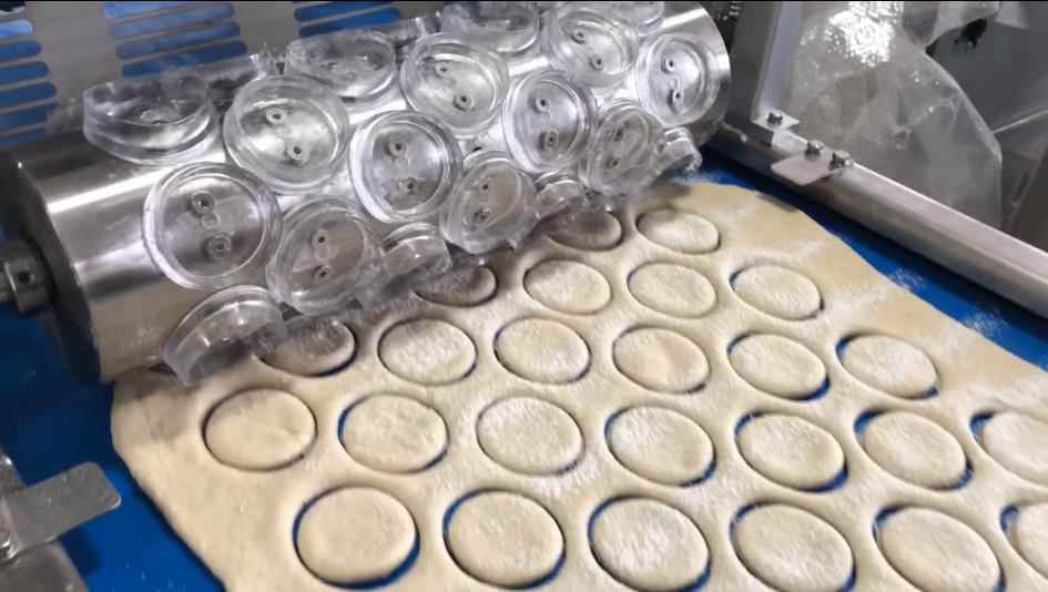 自动的甜甜圈面团滚切机-煜丰  甜甜圈滚切机  甜甜圈加工设备  甜甜圈设备