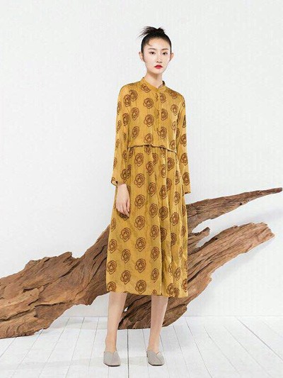 专柜正品高端女装  上海设计师品牌女装莫名秋冬尾货批发&nbsp;&nbsp;品牌女装尾货批发&nbsp;&nbsp;品牌女装低折批发分份&nbsp;&nbsp;品牌女装库存批发直供