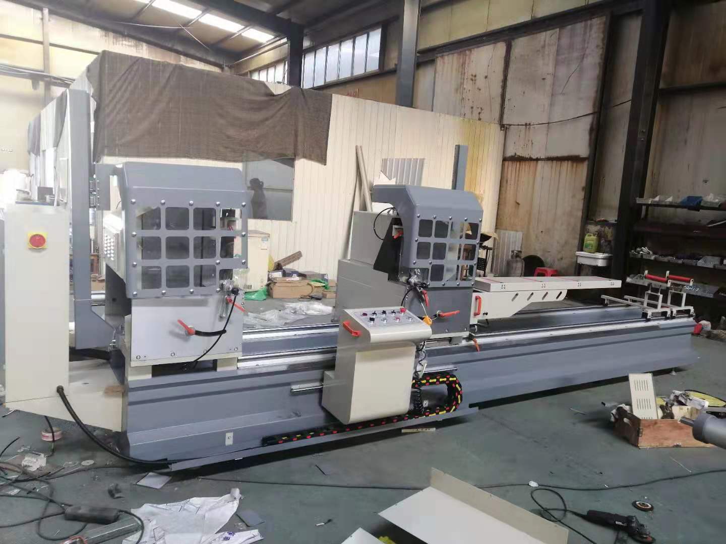 济南华兴数控新款精密双头锯  铝门窗加工双头锯  铝型材切割锯