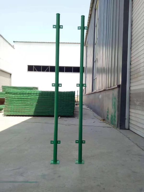 厂家生产简易荷兰网 款式可定制价格经济实惠&nbsp;&nbsp;隔离栅&nbsp;&nbsp;防护网