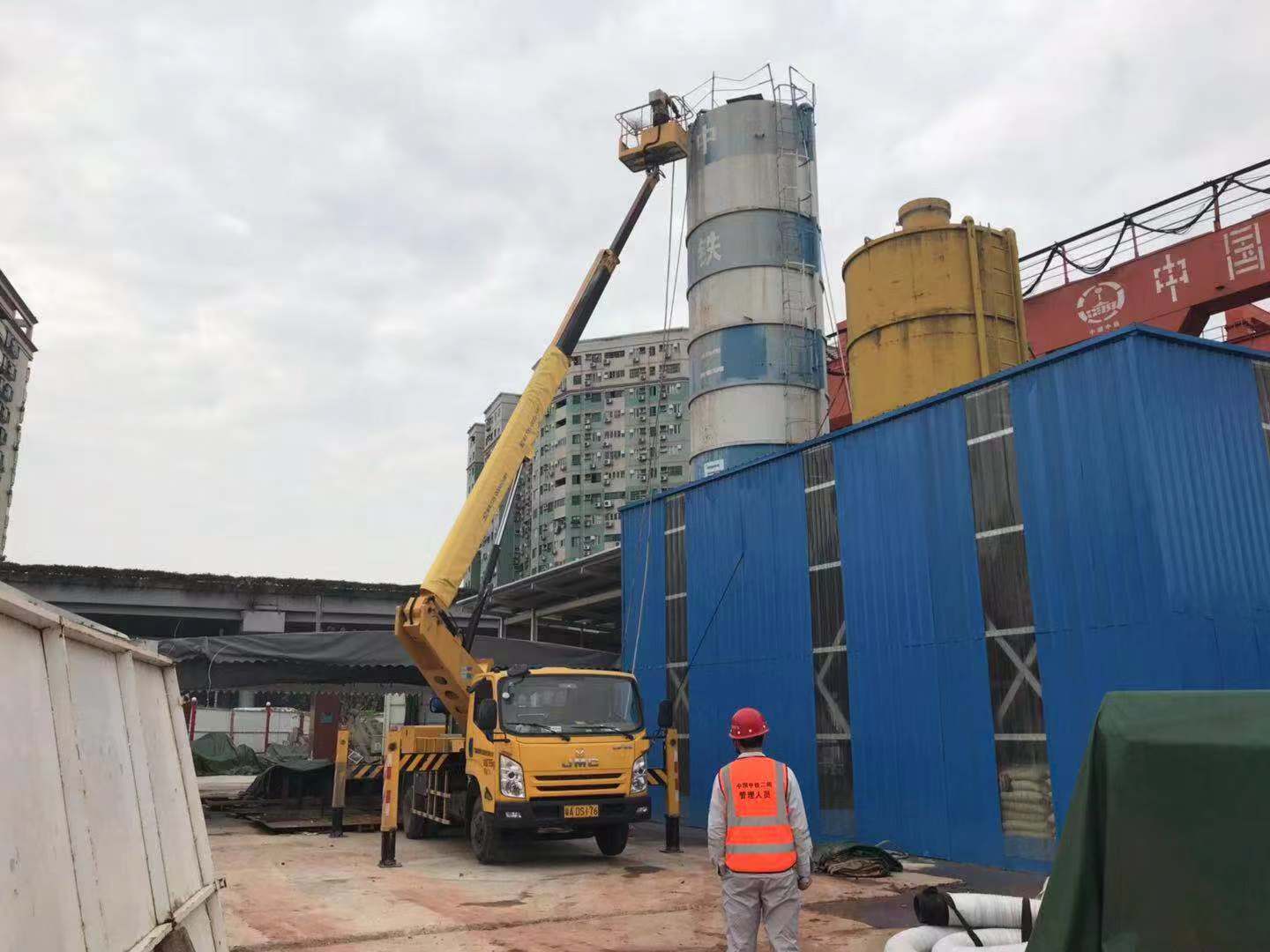 高空作业车您了解多少  云梯车  路灯车