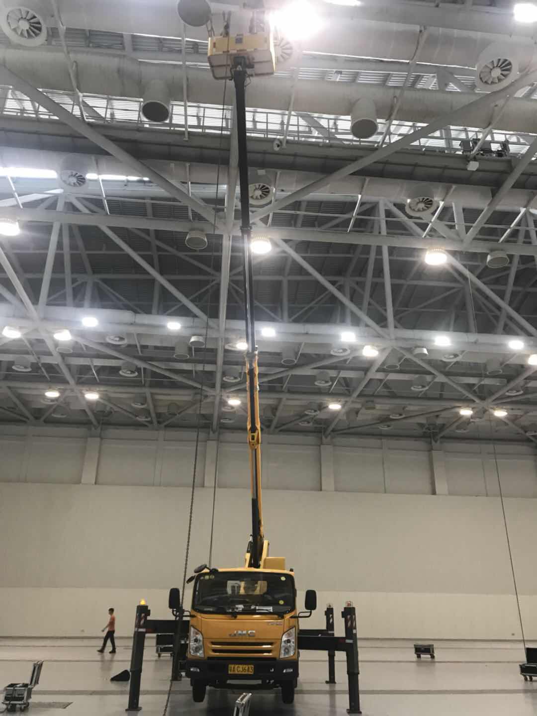广州升降车出租、剪叉式升降品台出租、高空车租赁  高空作业车  云梯车  路灯车出租