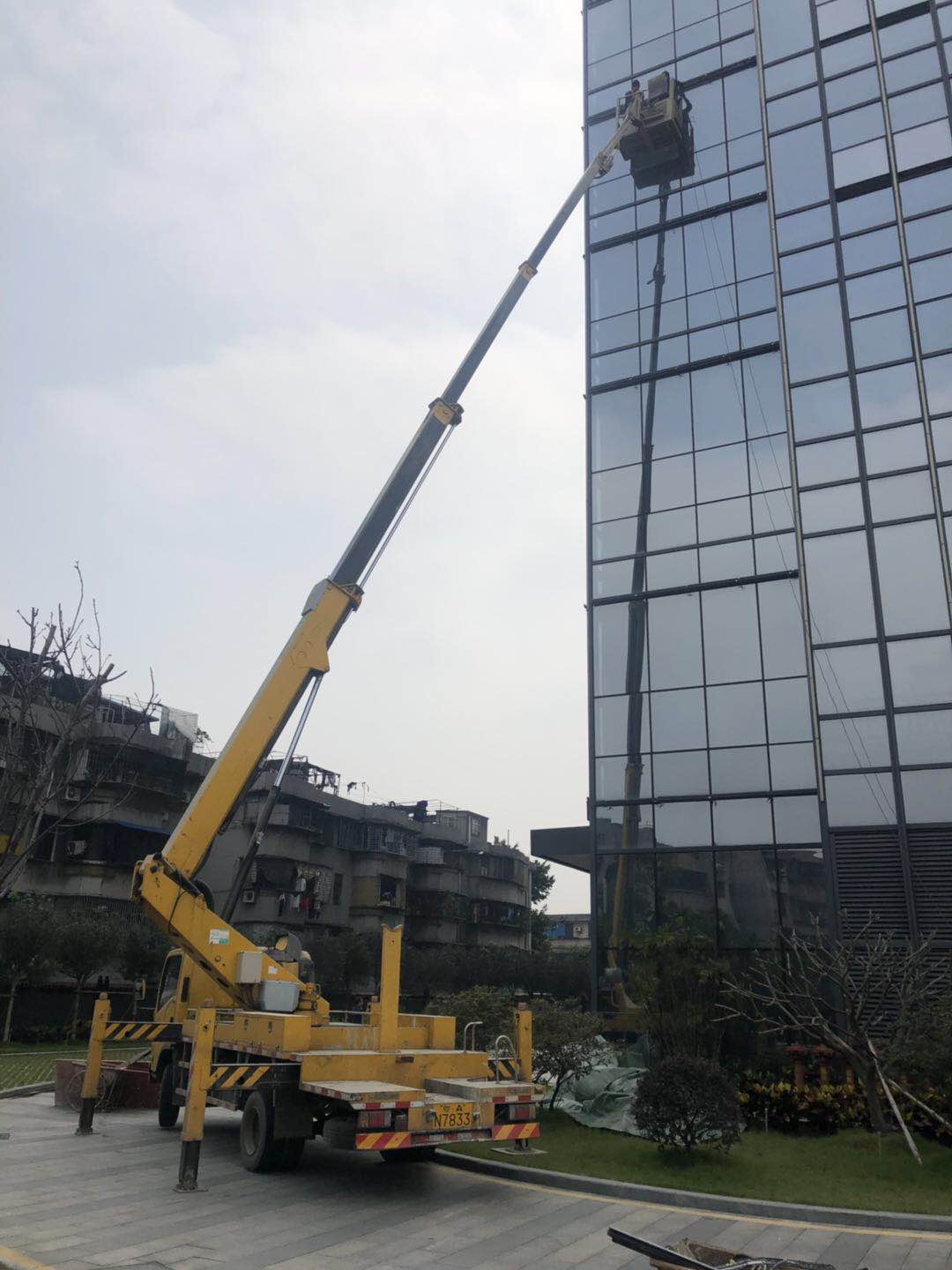 广告牌安装外墙清洗高空车出租云梯车出登高车出租  高空作业车  路灯车