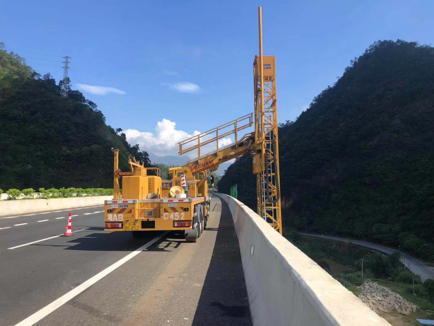 桥梁检测车大桥专用高空的桥检车租赁  桥梁检测车出租  桁架式桥梁检测车
