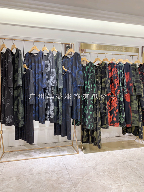 叶飞达妈妈连衣裙品牌折扣女装尾货货源批发  品牌女装尾货  女装尾货批发  服装库存货源批发