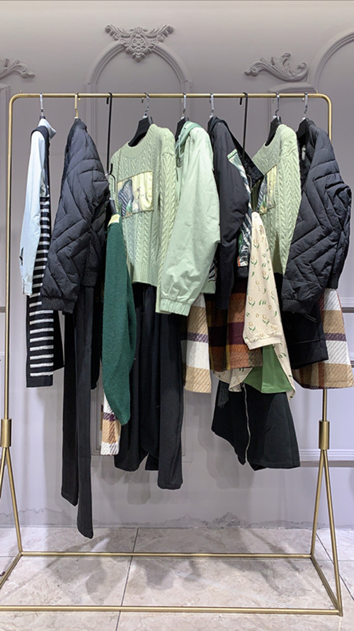 华人杰品牌折扣女装店批发网站货源哪里有  品牌女装尾货货源  品牌折扣女装批发  时尚女装批发
