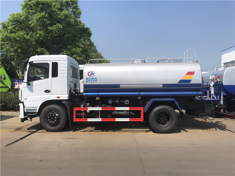 环保专用汽车哪里买&nbsp;&nbsp;清障车&nbsp;&nbsp;洒水车&nbsp;&nbsp;抑尘车