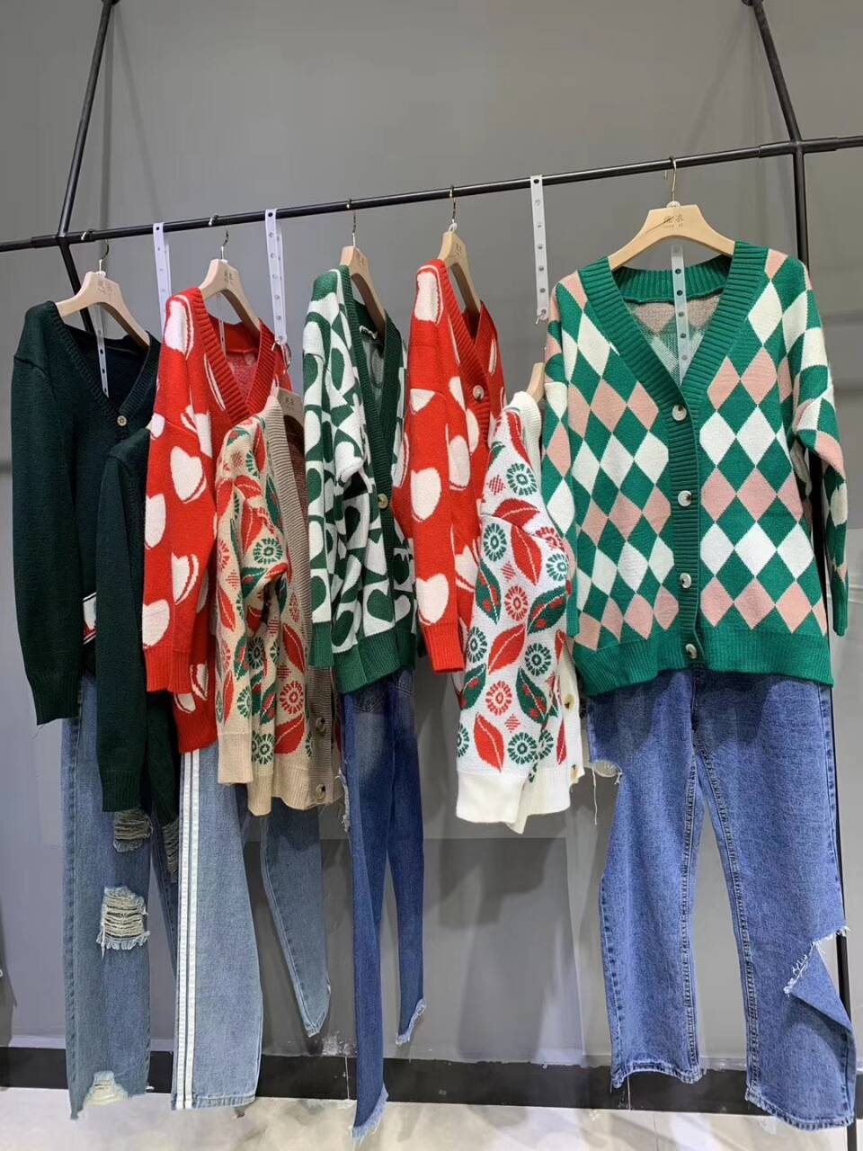 统衣服饰-安格拉外套上新！数量有限  广州女装折扣  广州时尚品牌  广州原单女装