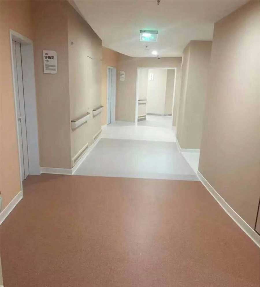 PVC地板材料厂家 商用PVC地板铺装设计 华飞建工 PVC材料厂家 塑胶跑道材料厂家 人造草坪材料厂家