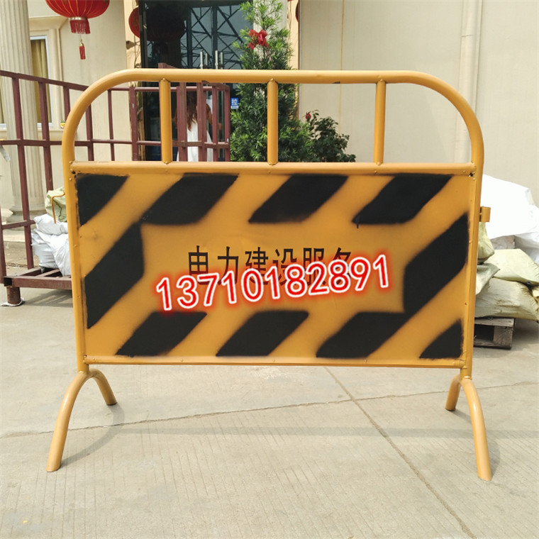 黑黄铁马施工隔离栏临时围栏景区工地可移动防护栏&nbsp;&nbsp;铁马护栏&nbsp;&nbsp;交通铁马