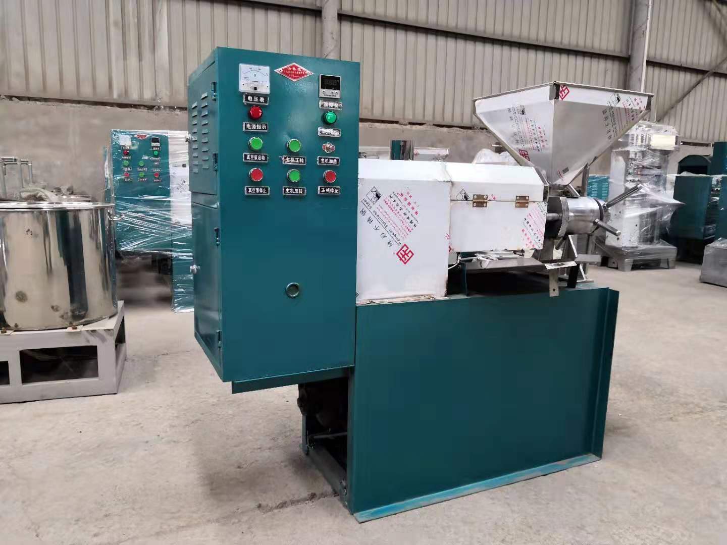 6YL-150型冷热两用全自动榨油机&nbsp;&nbsp;冷热两用榨油设备&nbsp;&nbsp;榨油机图片&nbsp;&nbsp;产量大出油率高