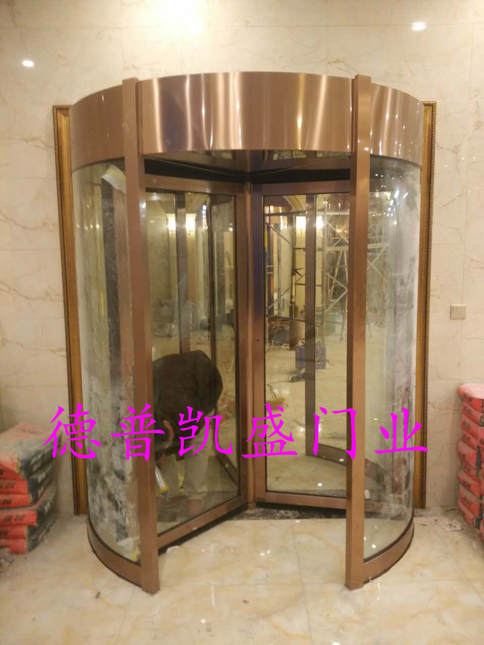 石家庄旋转门的分类两翼三翼四翼水晶旋转门特点  旋转门什么厂家  河北旋转门订做