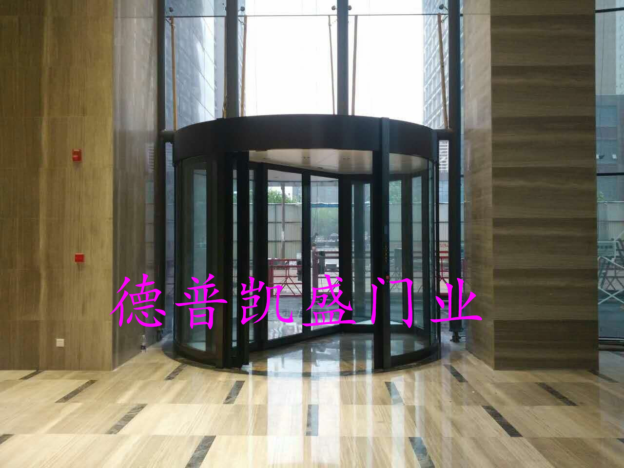 石家庄旋转门的分类两翼三翼四翼水晶旋转门特点  旋转门什么厂家  河北旋转门订做