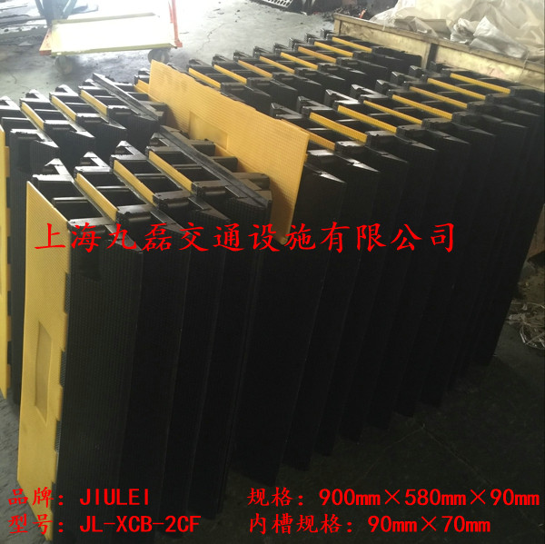 橡胶线槽减速带厂家 橡胶线槽减速带价格  电缆线槽减速带