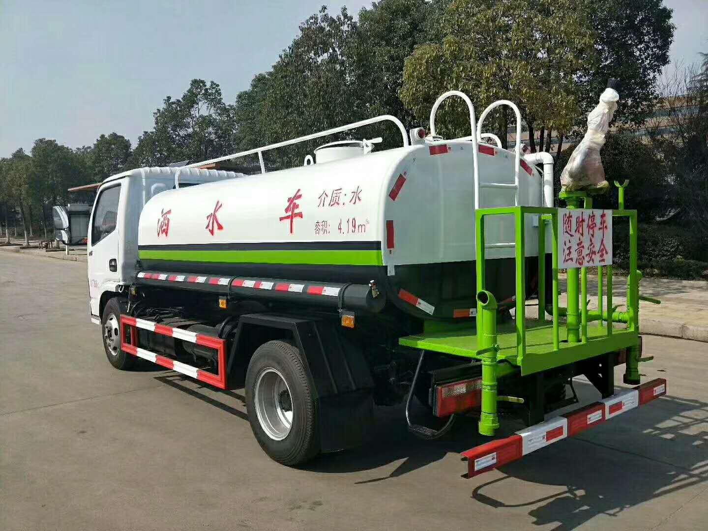 东风2方绿化洒水车厂家直销  东风多利卡洒水车  东风洒水车