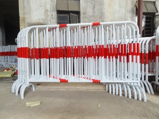 供应阳江公路黑黄铁马 交通铁马护栏批发价格