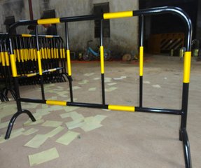供应阳江公路黑黄铁马 交通铁马护栏批发价格