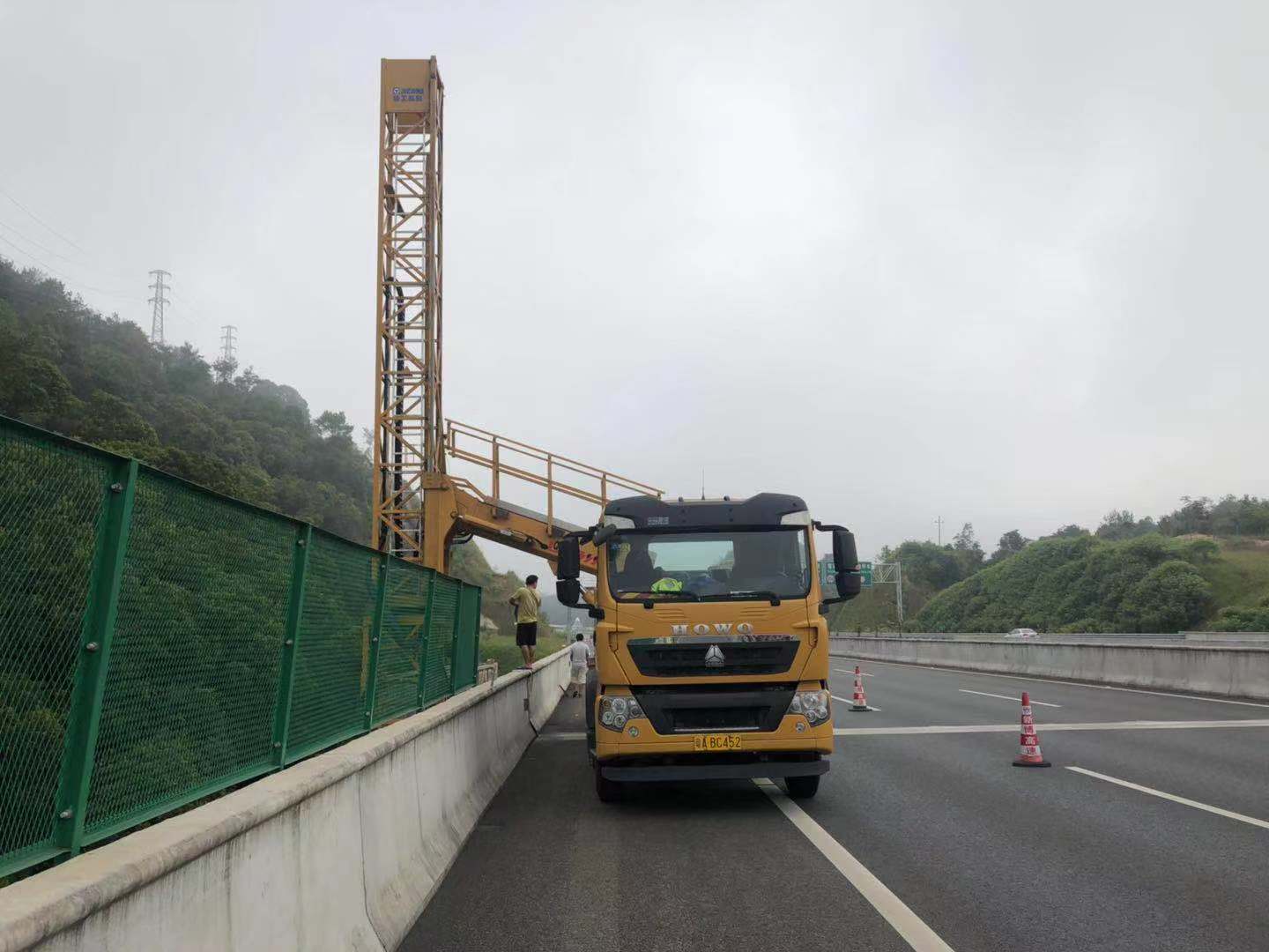 桥梁检测车出租就选鑫越路桥&nbsp;&nbsp;桁架式桥梁检测车
