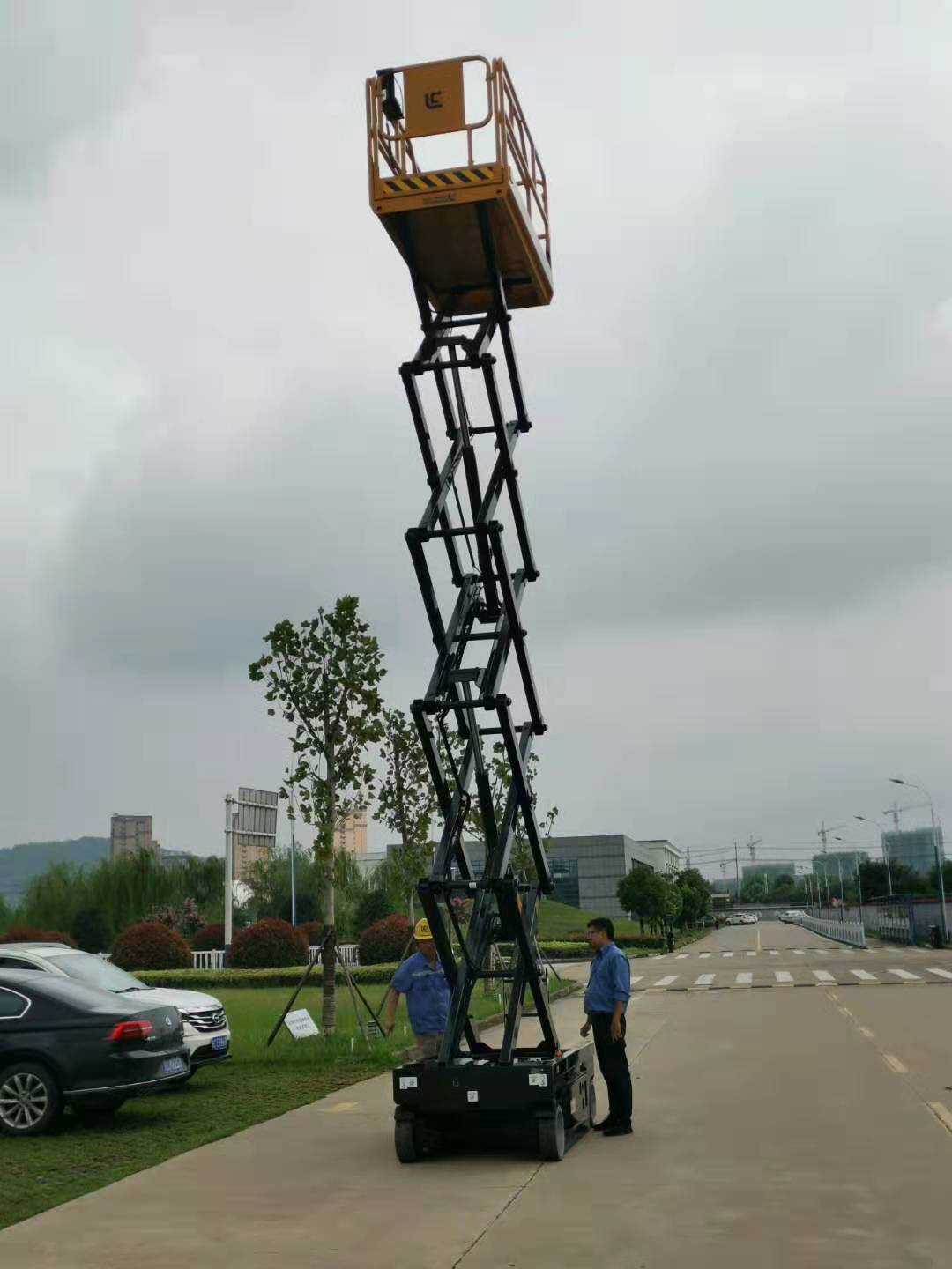 黄埔升降车出租、黄埔高空作业平台出租  升降平台车出租  升降机租赁