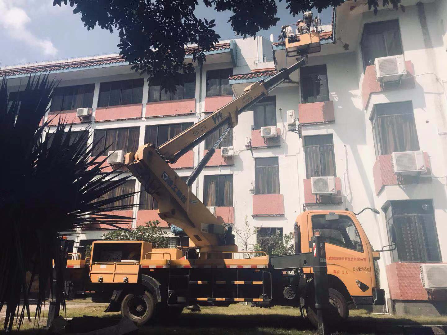 路灯监控安装维护高空作业车出租，云梯车出租  高空车出租