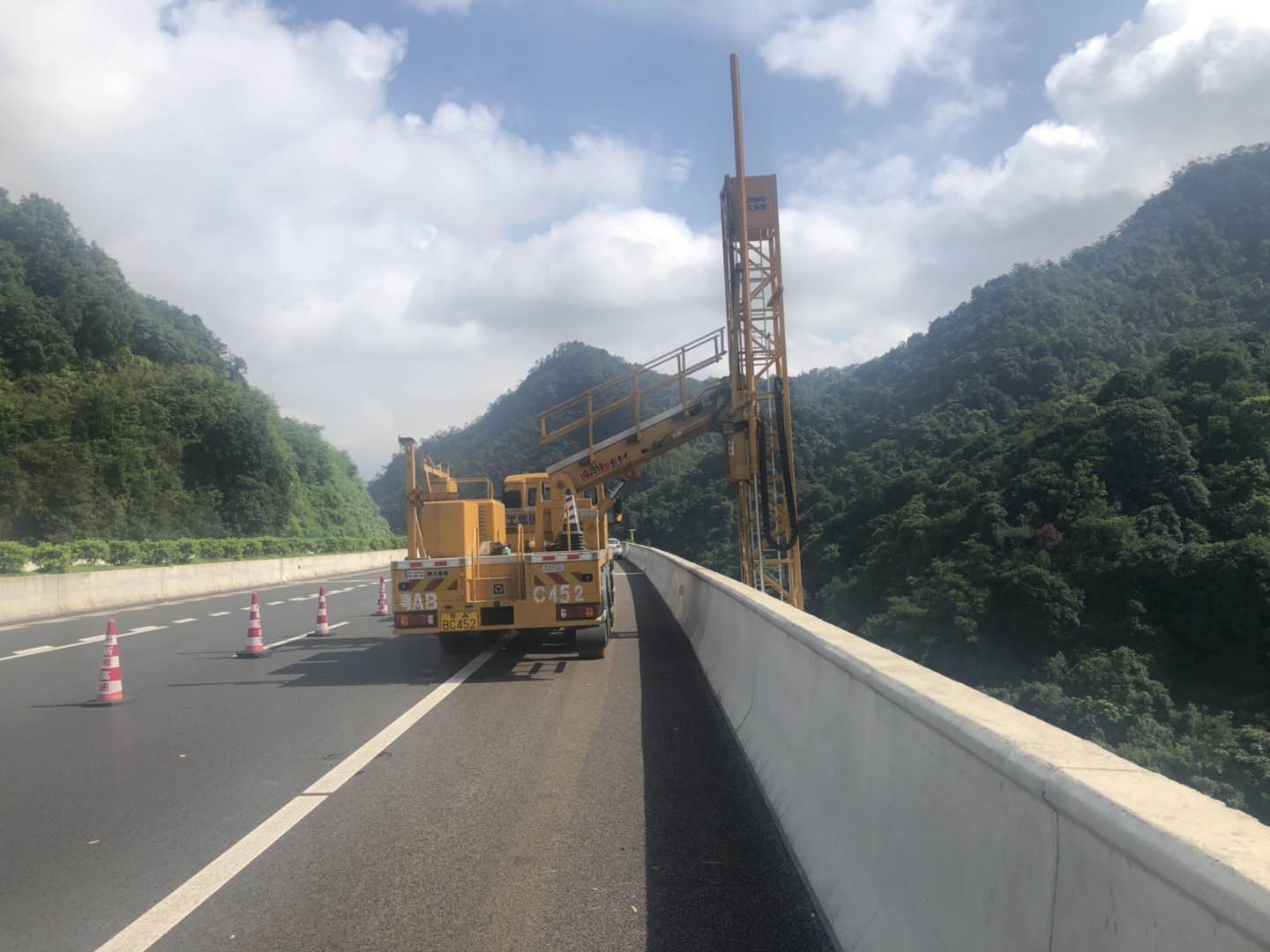 桥梁车出租，桥梁检测车出租，全国出租桥梁检测车  桁架式桥梁检测车