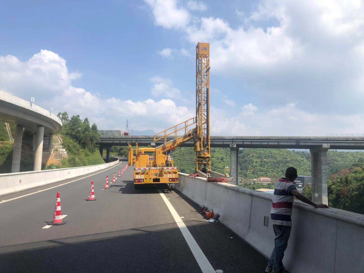 桥梁车出租，桥梁检测车出租，全国出租桥梁检测车  桁架式桥梁检测车