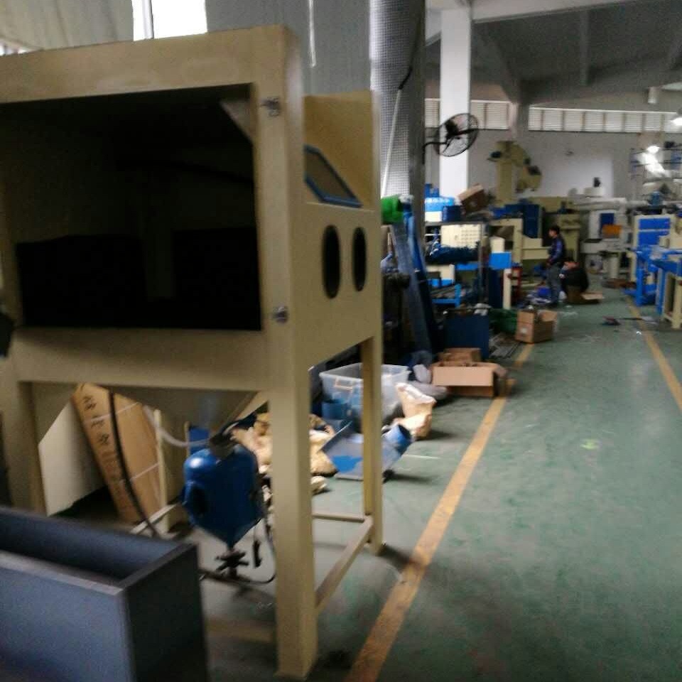 高压加压增压箱式喷沙机压送入式环保喷砂机  加压喷砂机