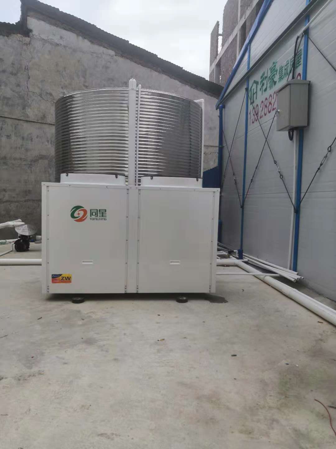 东莞石排员工洗澡热水工程安装费用贵吗  空气能热水器  空气能热水机