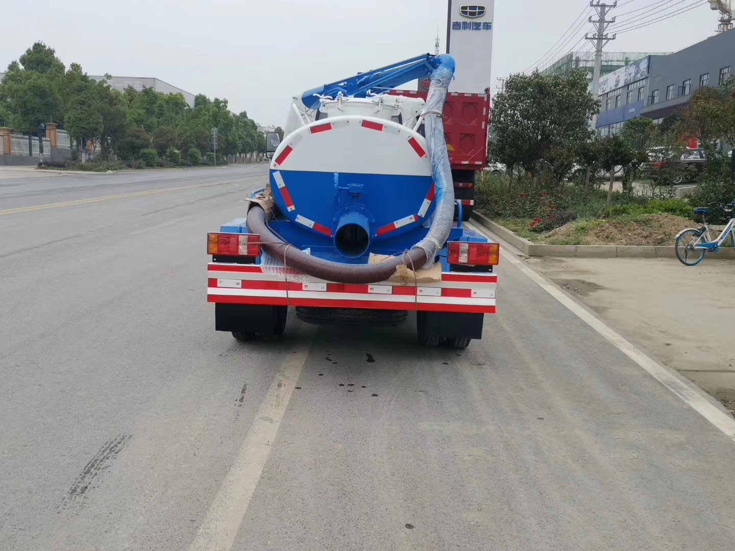 东风多利卡带副发吸污车分期4006009760