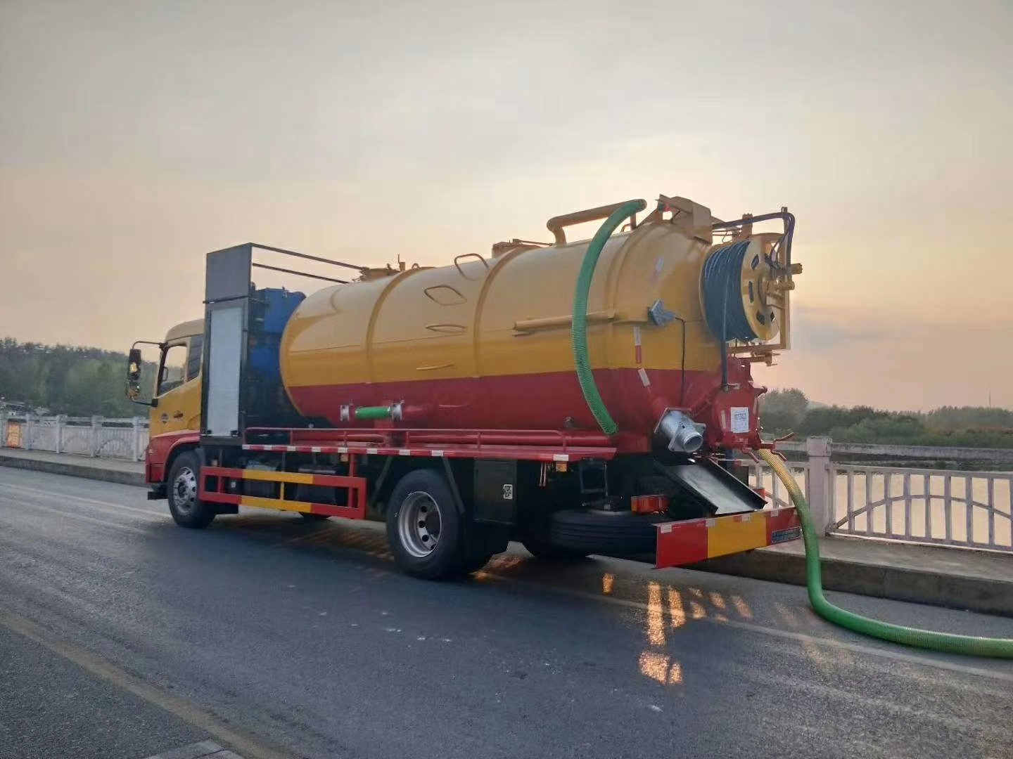 阿坝污泥自卸运输车