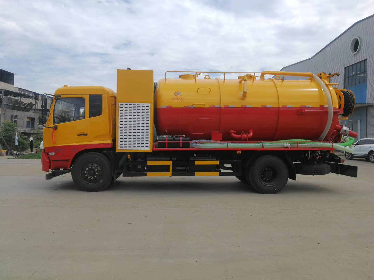 汕尾污泥自卸车