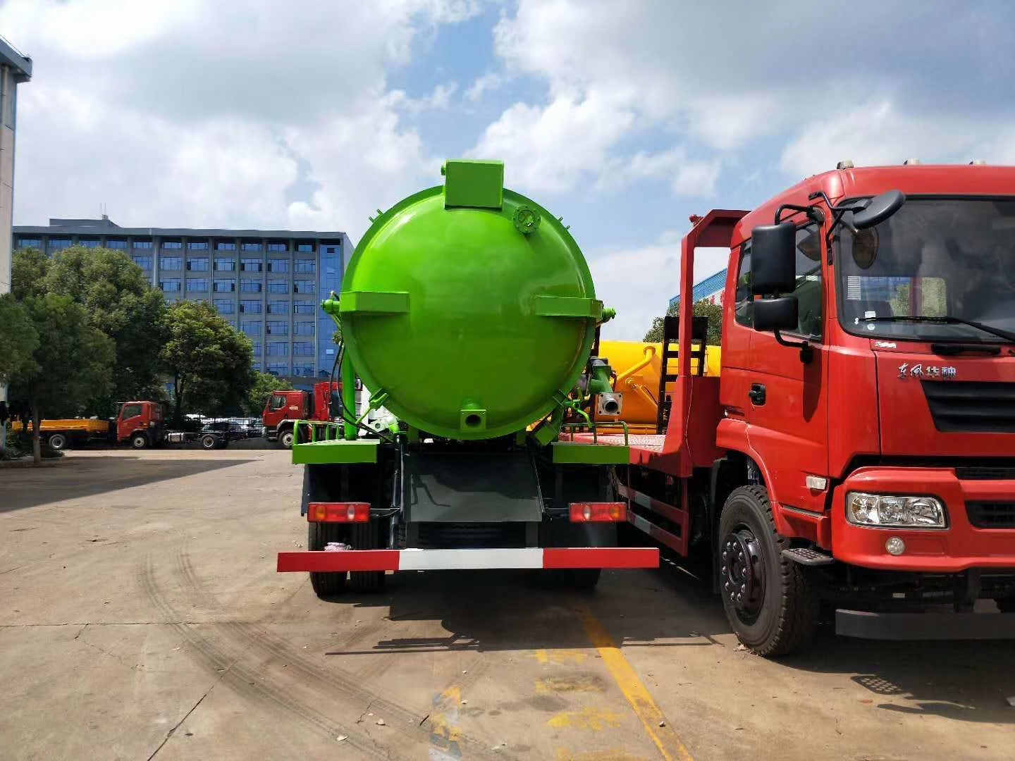 锦州带副发吸污车
