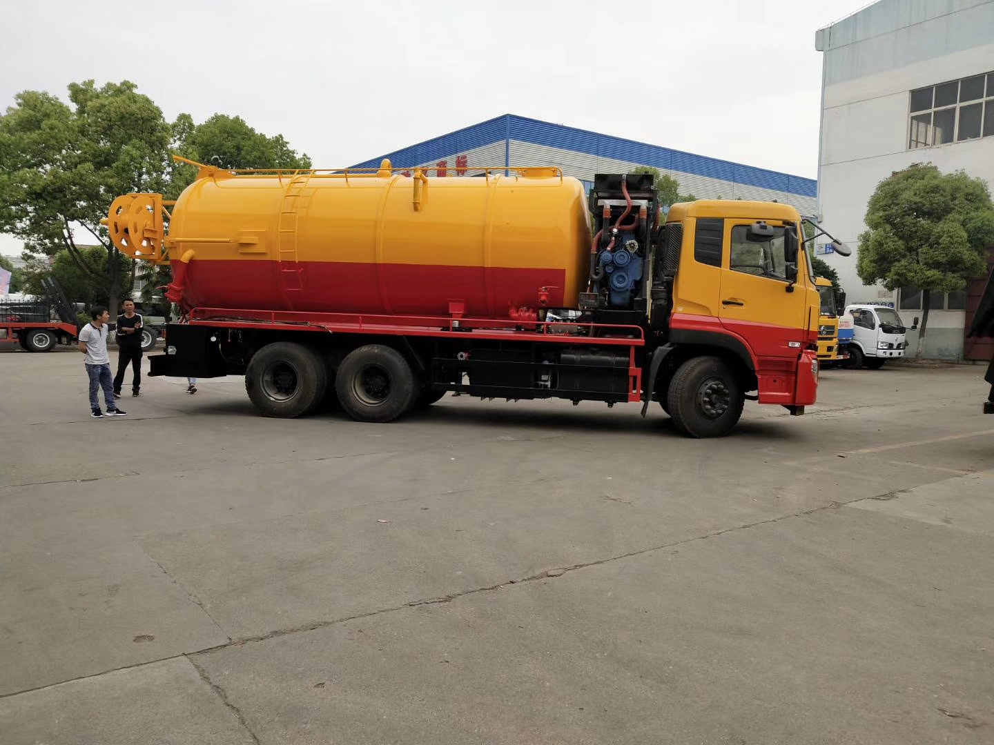 六盘水污泥自卸运输车