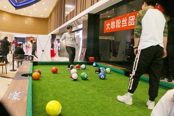 脚踢式台球桌上足球厂家优惠定制生产价格&nbsp;&nbsp;脚踢台球
