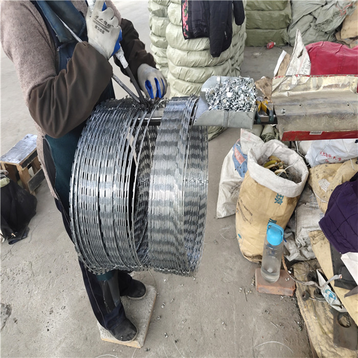 镀锌刀片刺绳 现货镀锌刀片刺绳 冷镀刺绳  高锌刀片刺绳  镀锌刀片刺圈