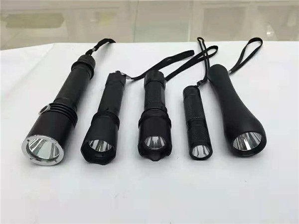 多功能LED强光防爆电筒
