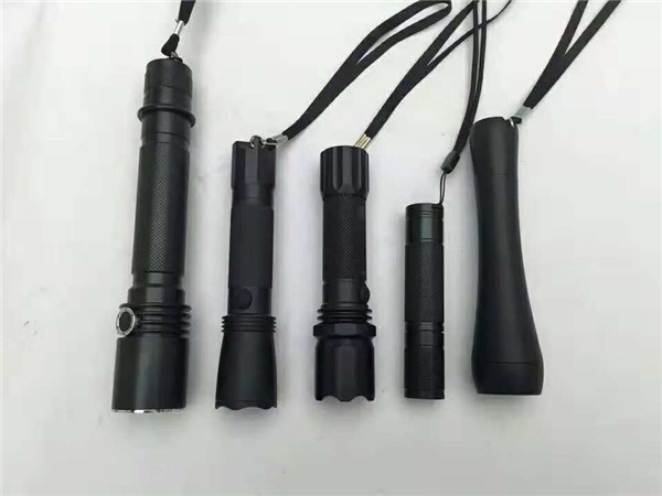 多功能LED强光防爆电筒