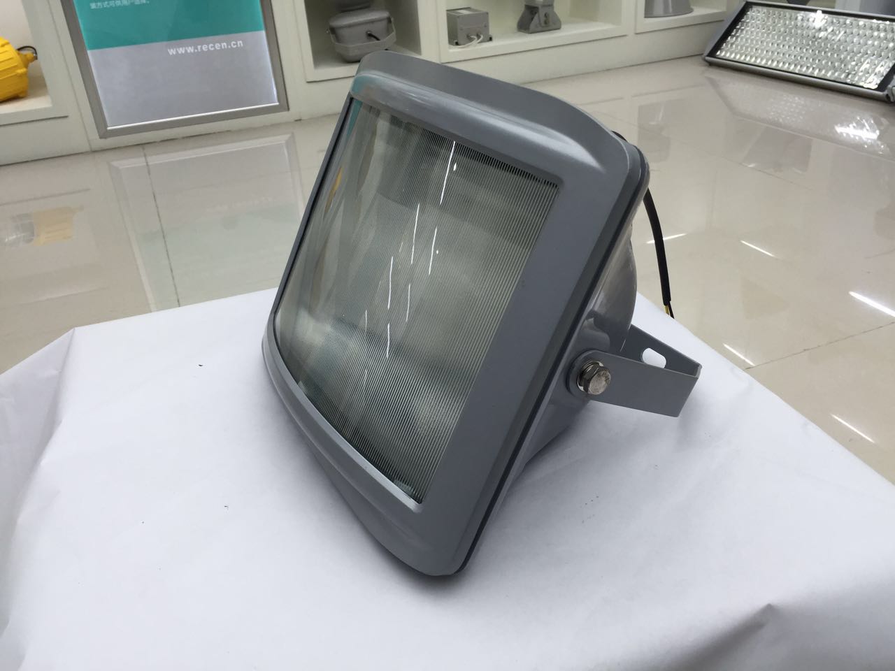 广场IP65防眩通路灯