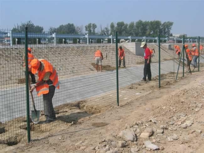 孝感市荷兰网护栏多少钱一米 厂家生产 不拼价格 拼质量