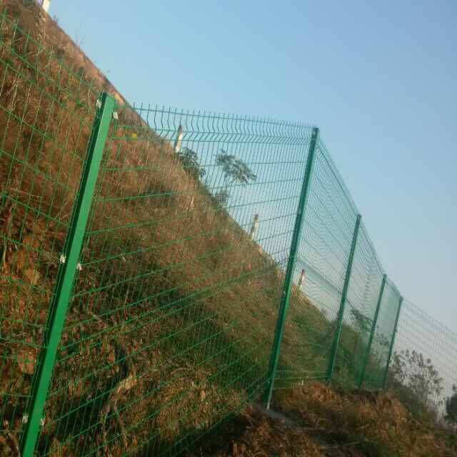 宜昌厂家提供三角折弯护栏网  厂家批发