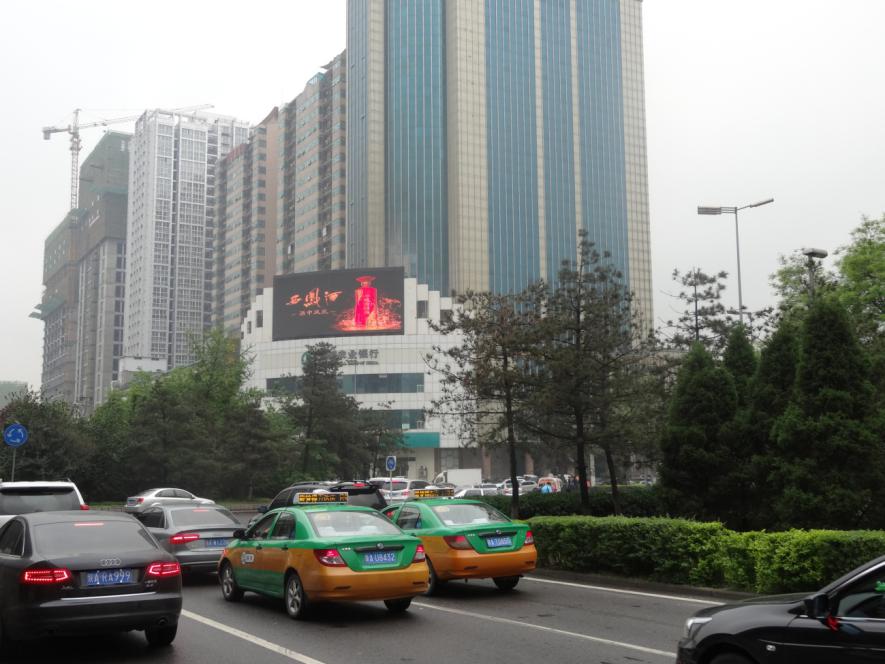 西安南二环含光路口LED显示屏广告  沙龙传媒  户外广告